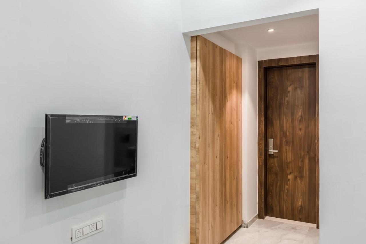 Meridian Hotel & Banquet Сурат Экстерьер фото